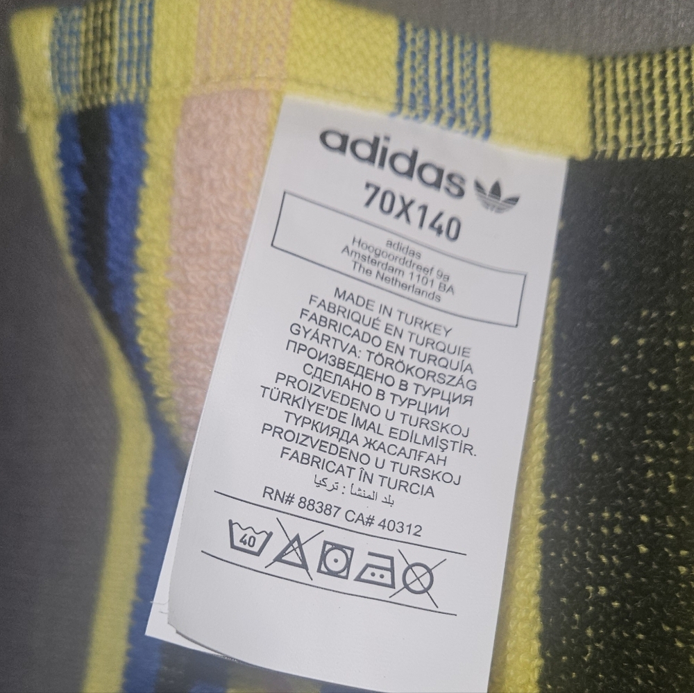 Adidas Towel Tote / Packable Towel - Picture 4 of 6